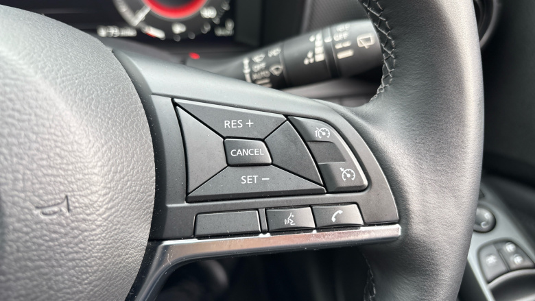 Nissan Juke 1.0 DiG-T N-Connecta 5dr Petrol Hatchback